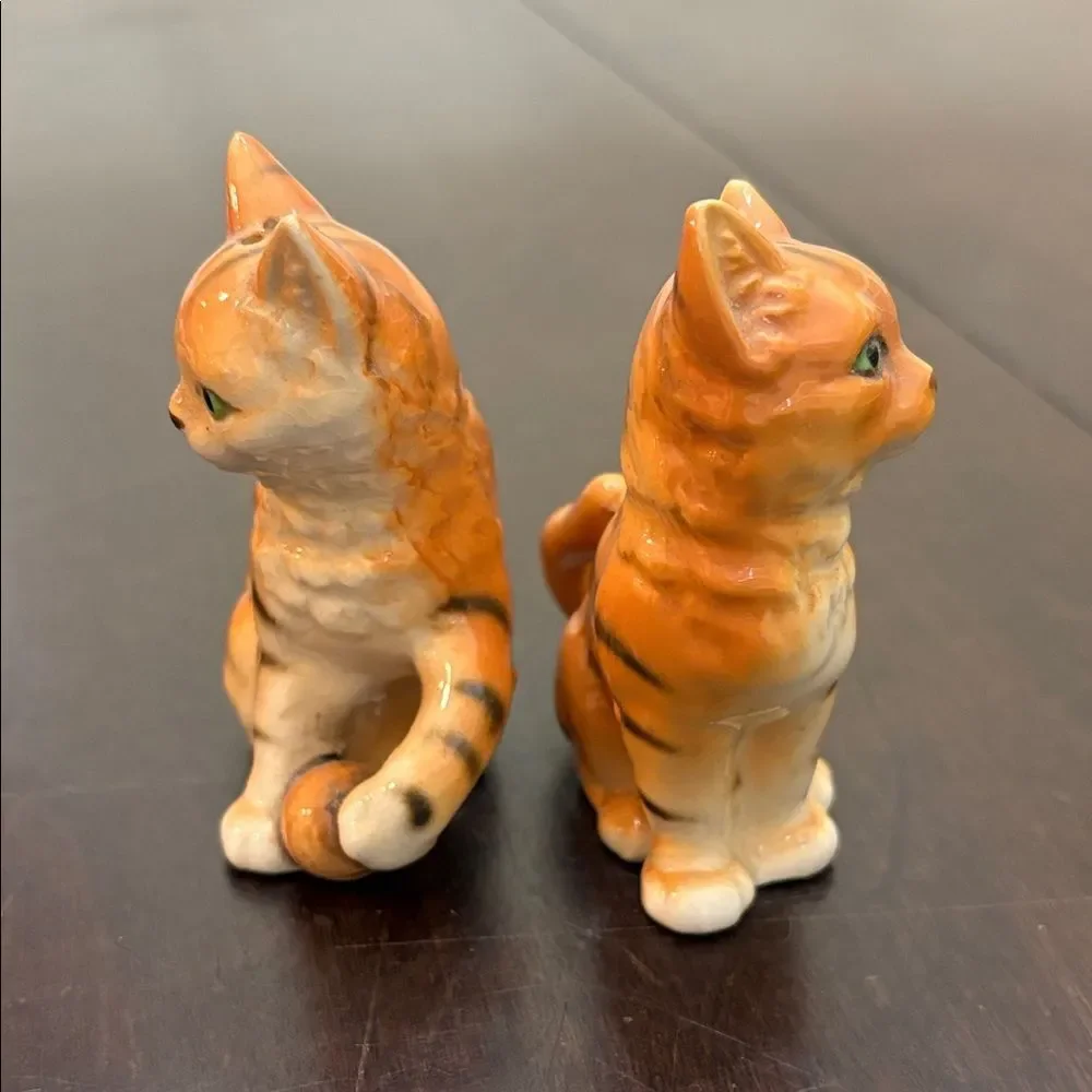 Vintage Tabby Cat Salt Pepper Cork